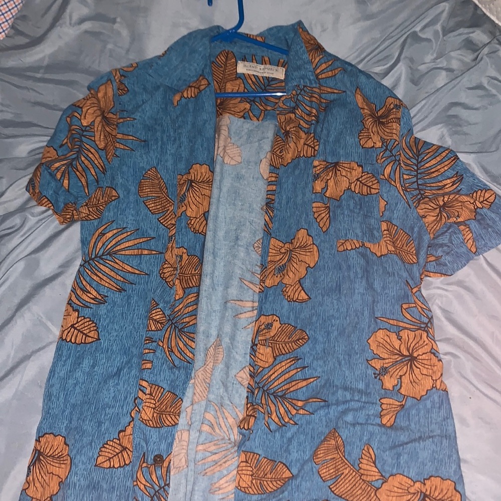 Button down beach breezy shirt XL no stains and perfect for the beach